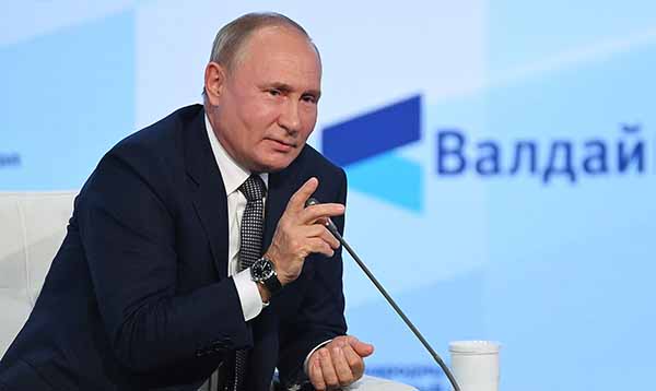 Президент РФ В. Путин отвечает на вопросы участников клуба "Валдай"